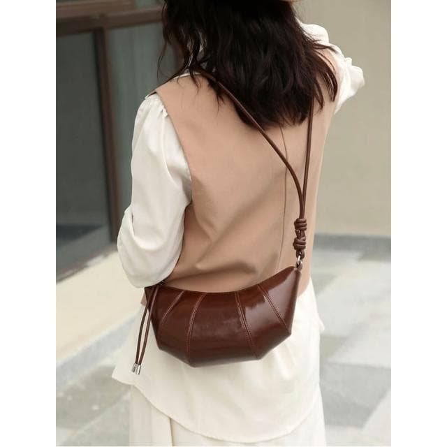 【達賀尊爵】頭層牛皮女士單肩斜挎包牛角百搭零錢貝殼時尚包古典手袋軟真皮5色擇一