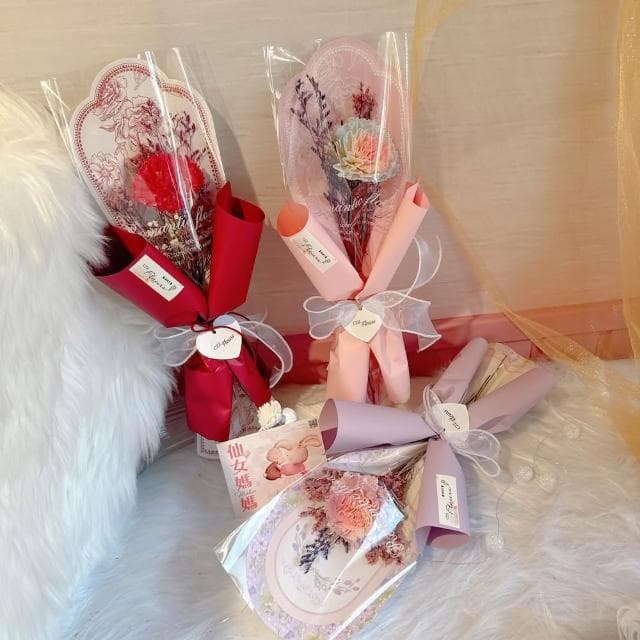 永生康乃馨擴香花束-妳是我心頭的花(入門／孩子送禮款) (母親節花束/長輩送禮/媽媽最愛/母親節花禮)