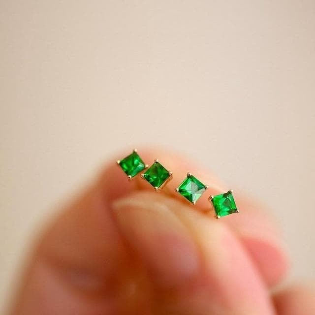 【WhiteKuo】WhiteKuo18K金天然沙佛萊簡約四爪耳飾