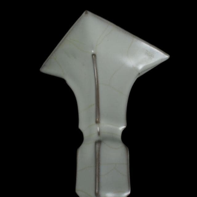 《博古珍藏》宋 官窯月白釉方尊 高18公分 早期收藏