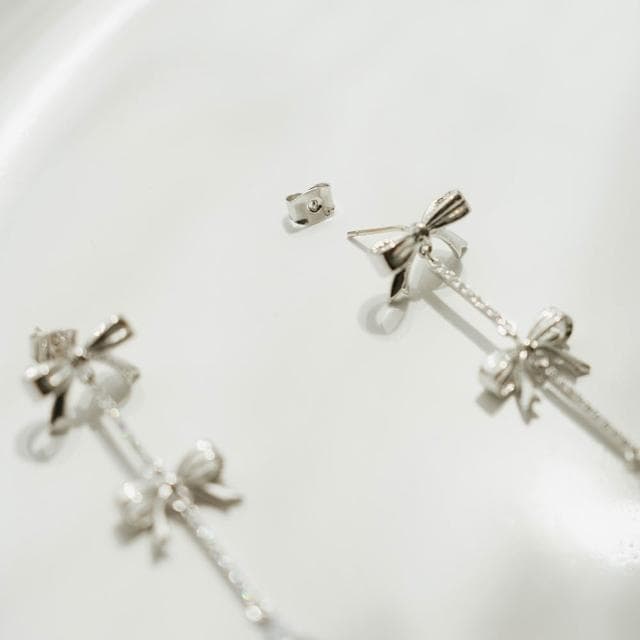【Queenshop】QUEENSHOP_ S 女裝 正韓 雙層蝴蝶結垂墜水鑽耳環 現+預 07030948