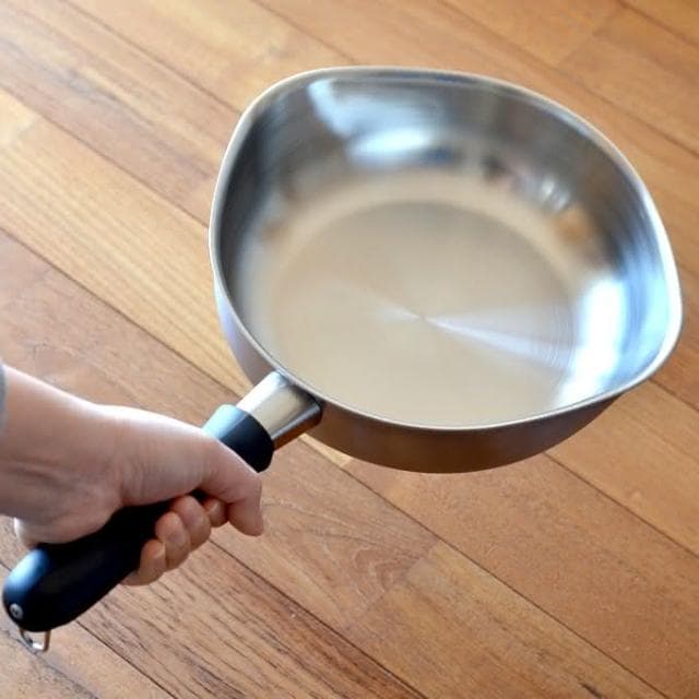 【柳宗理】附鍋蓋 日本高質感不鏽鋼消光霧面片手鍋22cm(交換禮物 聖誕禮物 單柄鍋)