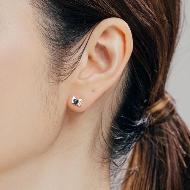 【A&R】s925純銀韓版小巧蝴蝶結黑鋯石轉珠耳環(鎖珠 螺絲耳扣 鎖式 耳骨釘 抗過敏 情人節 生日禮物)