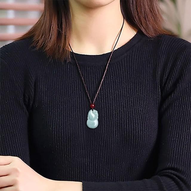 【EMMA SUE】玉石項鍊 葫蘆吊墜 翡翠項鍊 招財納福 禮物 吊墜 玉墜 玉項鍊 保平安 玉葫蘆 護身符 本命年
