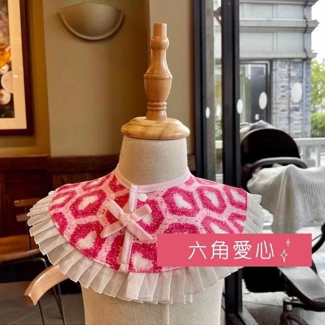 現貨免等『粉色派對』光澤網紗百褶花邊蝴蝶結圓領寶寶圍兜 嬰兒口水巾 防水毛巾底 可調節式雙扣 女寶穿搭 假領 愛心 波點