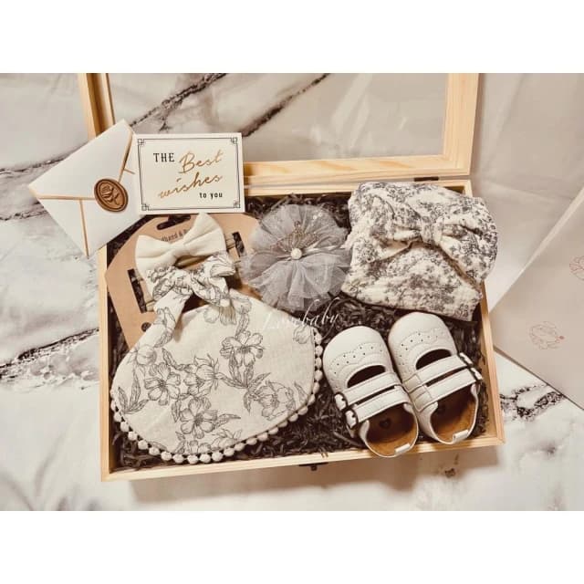 女寶寶禮盒 藍碎花·彌月禮盒·滿月禮·嬰兒禮盒·新生兒禮盒·滿月送禮·彌月禮·寶寶禮盒·寶寶禮物·週歲禮物