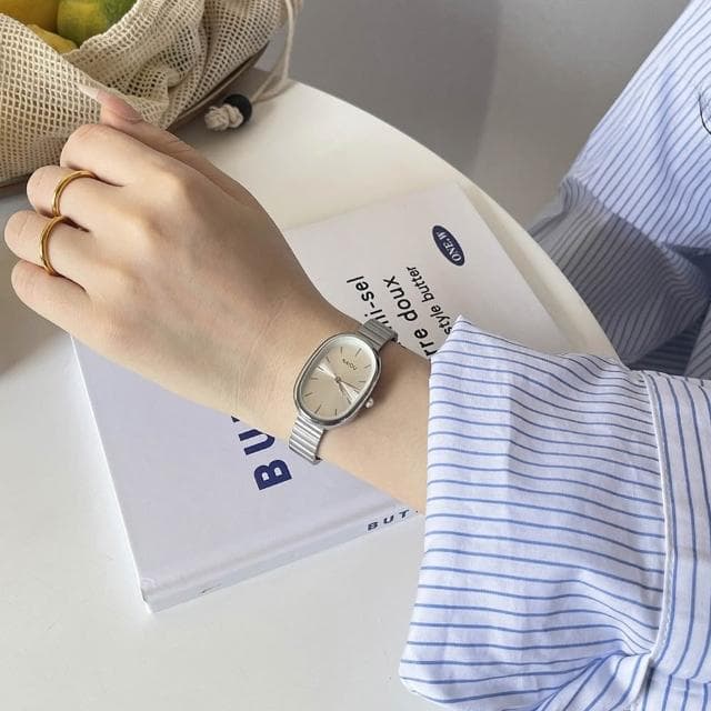 【LEESA】學生手錶\高級感\個性錶盤\金色手錶\橢圓形手錶\鋼帶手錶\韓版手錶\石英手錶\復古手錶\女生手錶\指針式\手錶\