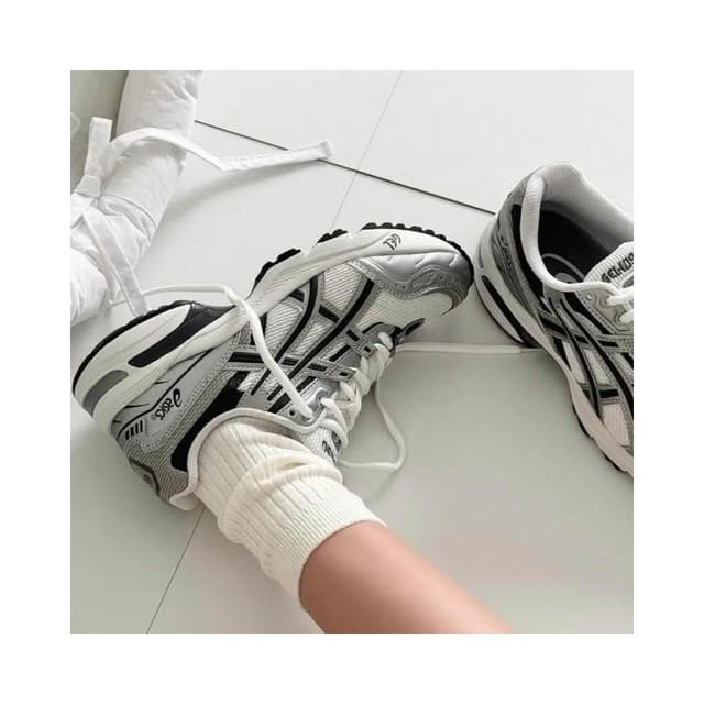 【asics 亞瑟士】Asics GEL-1090 老爹鞋 復古 休閒 慢跑鞋 刺繡 銀白黑 1203A243-100
