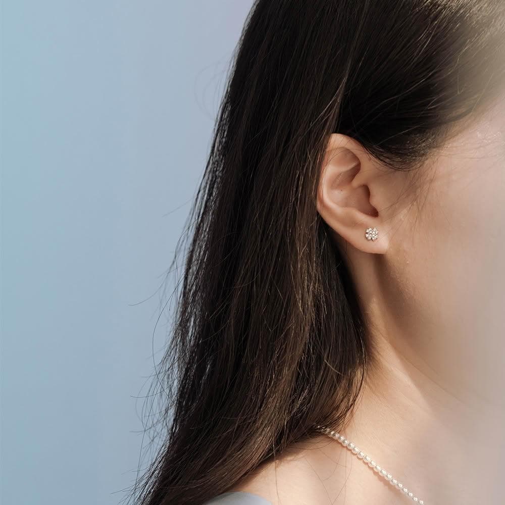 【Queenshop】QUEENSHOP_ S 女裝 正韓 925銀四葉草水鑽耳針式耳環 現+預 07030966