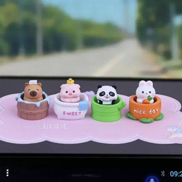 萌寵搖頭擺件｜微景觀 卡皮巴拉 水豚 搖頭擺件 桌面裝飾 交換禮物 中控台擺件 辦公室裝飾品 兔子 小豬 舒壓擺件