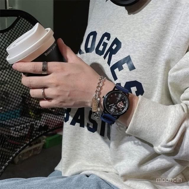偉偉有道 潮流帥氣高級感手錶男女款高中學生簡約防水高顔值小衆冷淡風情侶