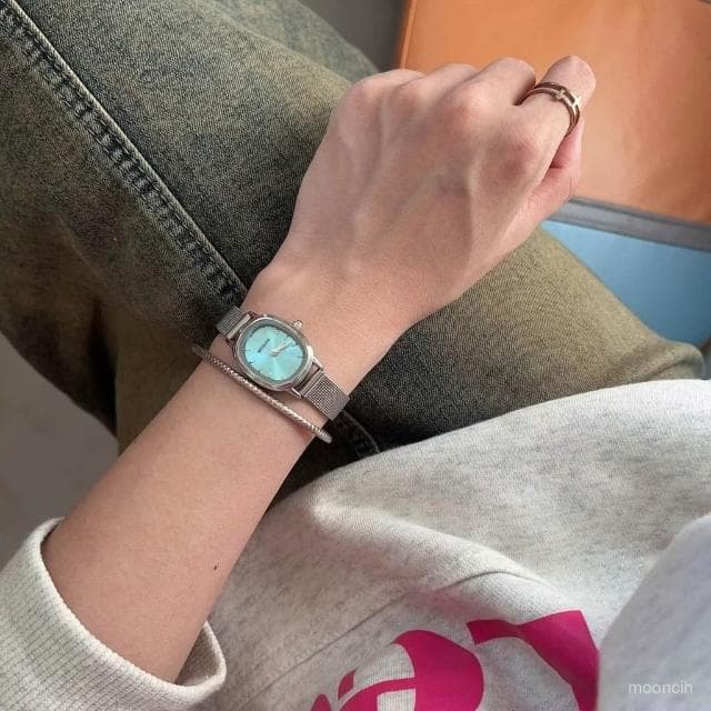 偉偉有道 中古橢圓形小錶盤手錶女簡約小衆高級感複古港風網帶百搭石英女錶