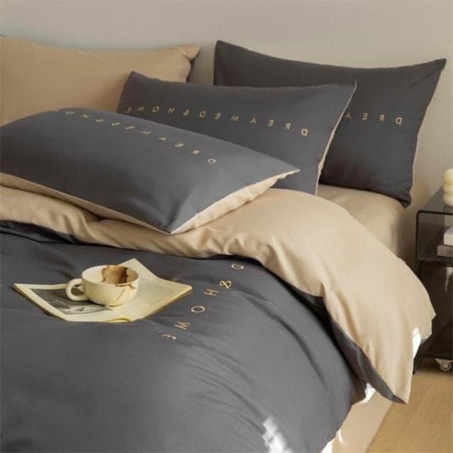 【Arvo Home 蒔桄家居】輕奢感刺繡被套床包組(裸床包 英文字刺繡寢具 親膚床單 床包＋枕套＋被套 質感床包)