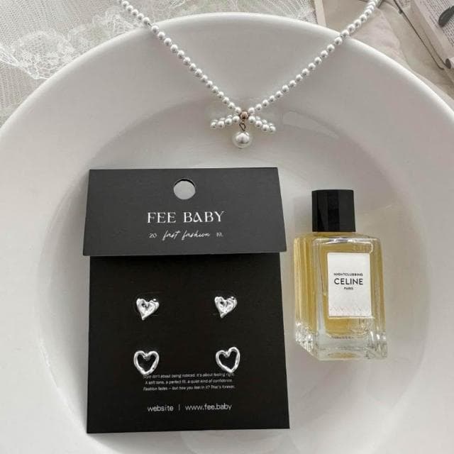 【Fee現貨2色新品】925純銀褶皺鏤空小愛心耳釘🔥耳針 耳環 配飾 珍珠光 耳飾 復古 輕奢氣質 女生飾品 韓系耳環
