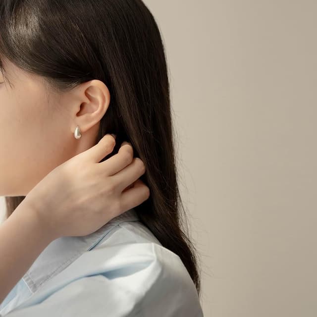【Queenshop】QUEENSHOP_ S 正韓 精緻豌豆造型珍珠針式耳環 現+預 07030932