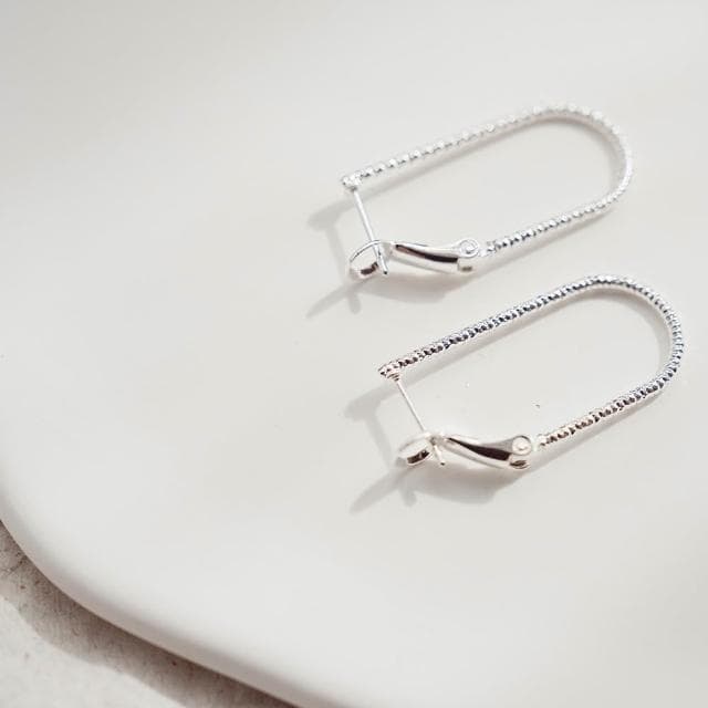 【Queenshop】QUEENSHOP_ S 正韓 光澤線型圈圈耳針式耳環 現+預 07030949