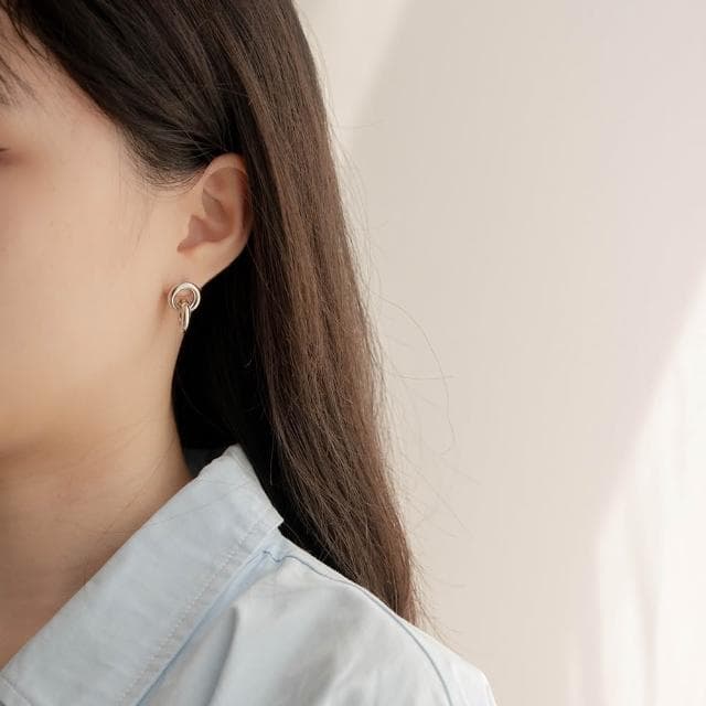 【Queenshop】QUEENSHOP_ S 正韓 交叉環設計耳針式耳環 現+預 07030955