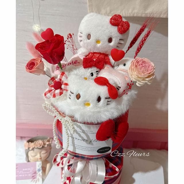 敲可愛凱蒂貓Kitty玩偶永生花花束-(情人節花束/生日禮物/告白花束/週年慶/畢業花束)