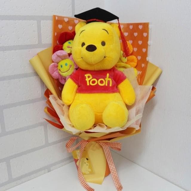 小熊維尼花束 正版小熊維尼 娃娃花束 求婚花束 畢業花束 情人節花束 母親節花束 生日禮物 教室節 聖誕節禮物
