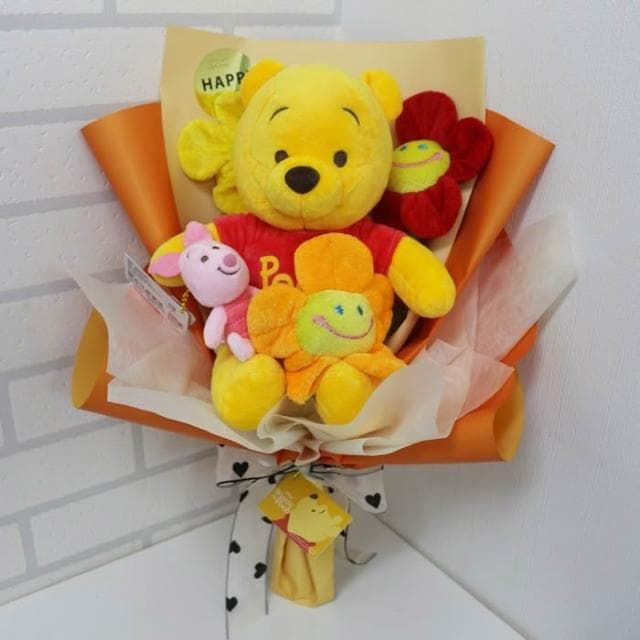 小熊維尼花束 正版小熊維尼 娃娃花束 求婚花束 畢業花束 情人節花束 母親節花束 生日禮物 教室節 聖誕節禮物