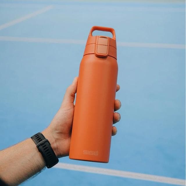 【SIGG】Shield 超輕量彈蓋保溫瓶 750ml (顏色任選;保溫杯/水瓶/水壺)