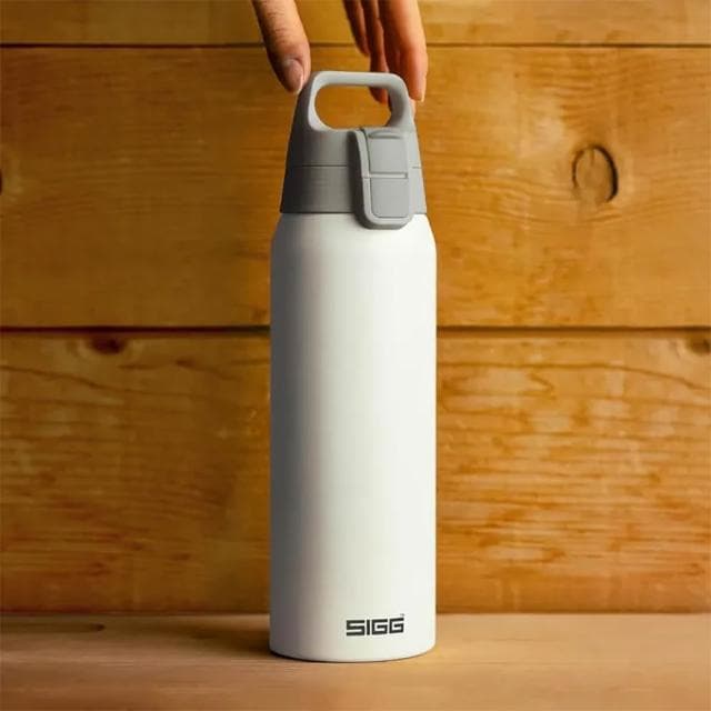 【SIGG】Shield 超輕量彈蓋保溫瓶 750ml (顏色任選;保溫杯/水瓶/水壺)