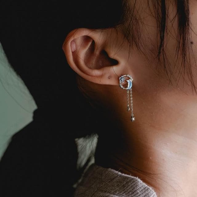 【Porabella】925純銀 月光石耳釘｜花朵 月亮 流蘇設計 穿洞式耳飾｜ 穩定情緒 戀人之石不對襯耳環｜精美包裝