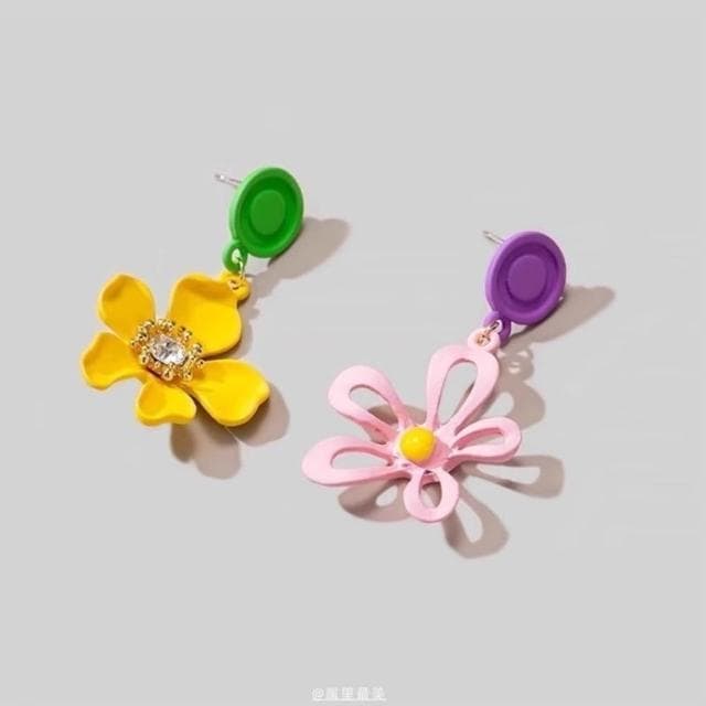 耳環撞色不對稱花朵蚊香盤耳夾女無耳洞耳環小眾田園度假風多巴胺耳飾不過敏看不膩超閃耳環耳飾飾品百搭禮物輕盈精緻輕奢高級韓國
