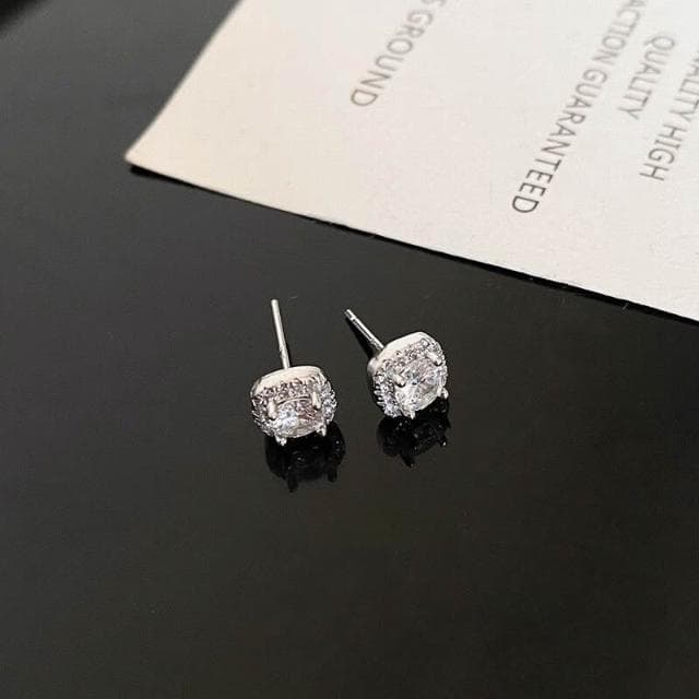 耳環精致爆閃锆石耳釘女簡約輕奢時尚高級耳環秋冬氛圍感小眾百搭耳飾不過敏看不膩超閃耳環耳飾飾品百搭禮物輕盈精緻輕奢高級韓國