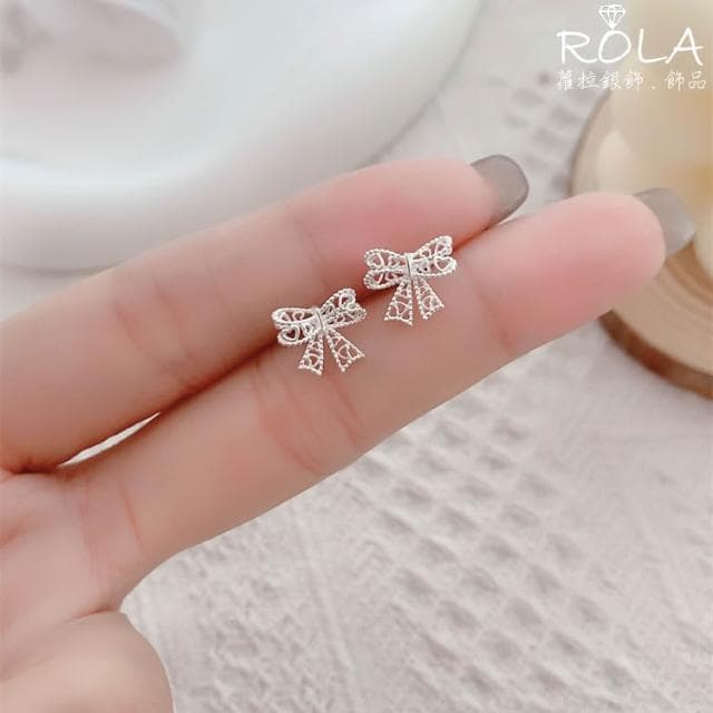 ROLA蘿拉銀飾.飾品 “現貨當天出” /一對價// 鏤空刻紋蝴蝶結999足銀旋轉螺旋圓珠轉珠鎖珠耳針耳環 蝴蝶結.