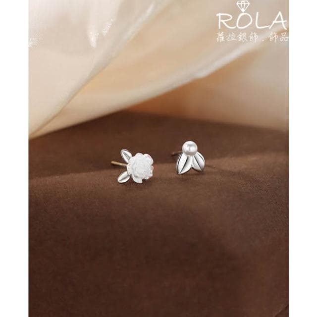 ROLA蘿拉銀飾.飾品 “現貨當天出” 山茶花珍珠葉不對稱925純銀耳針耳環 玫瑰花朵.