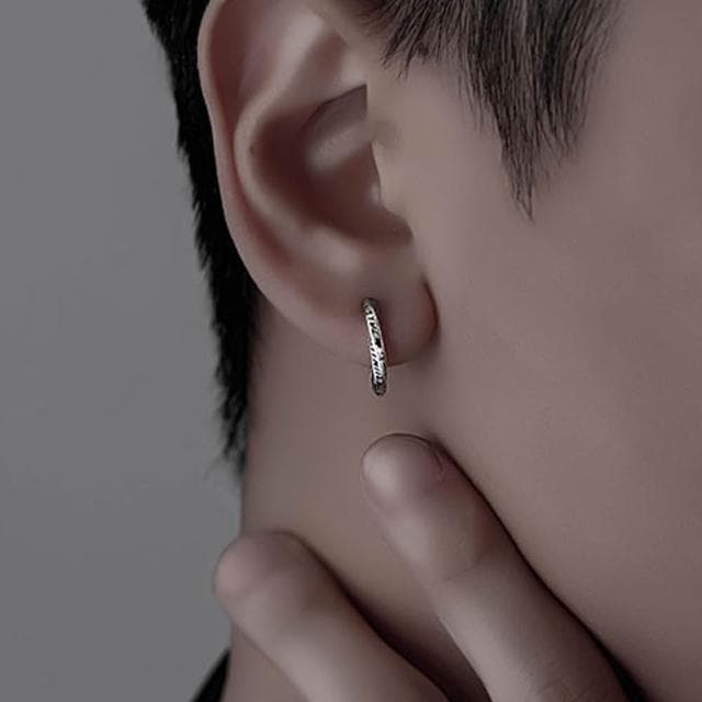 【EMMA SUE】質感銀飾 耳扣造型 莫比烏斯 男士耳環 氣質百搭款 男用耳環 百搭飾品 S925銀 冷調簡約風 素面耳環