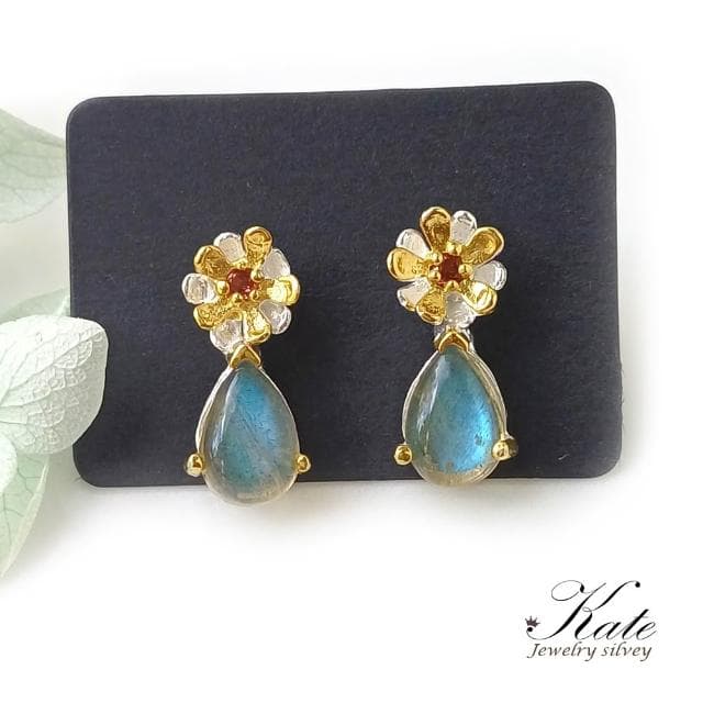 【KATE】銀飾 小雛菊天然拉長石石榴石純銀耳環 手工珠寶款 超美藍綠光 手工款 可改夾 閃石系 激發靈感 藝術家之石 生日禮物 情