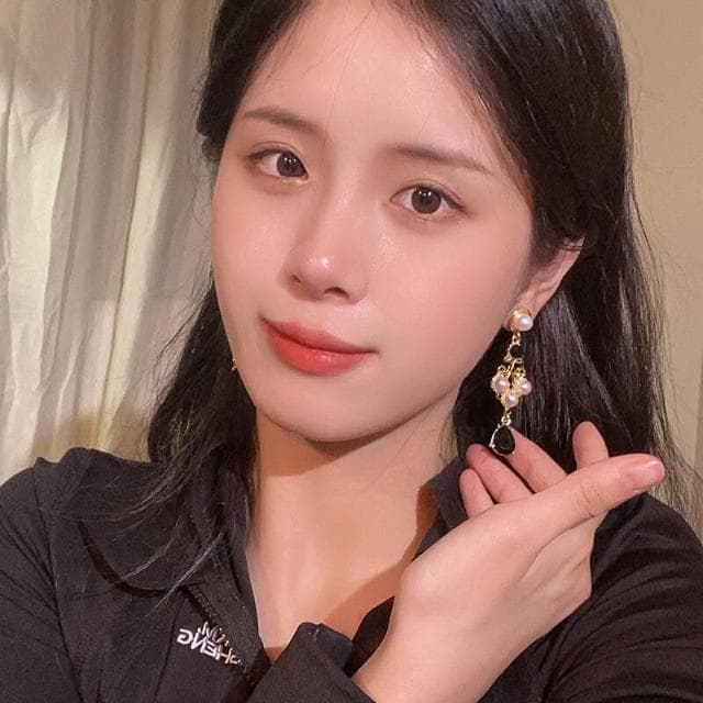 耳環女S銀針法式輕奢巴洛克時髦珍珠耳釘黑鉆水滴耳環女耳飾耳環耳釘耳飾女生耳環法式耳環流行百搭耳釘生日禮物貼耳耳環