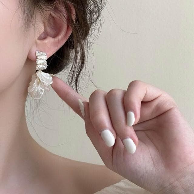 耳環流蘇貝殼花朵耳環小眾設計感高級耳墜女夏季新款耳飾耳釘 耳環耳釘耳飾女生耳環法式耳環流行百搭耳釘生日禮物貼耳耳環