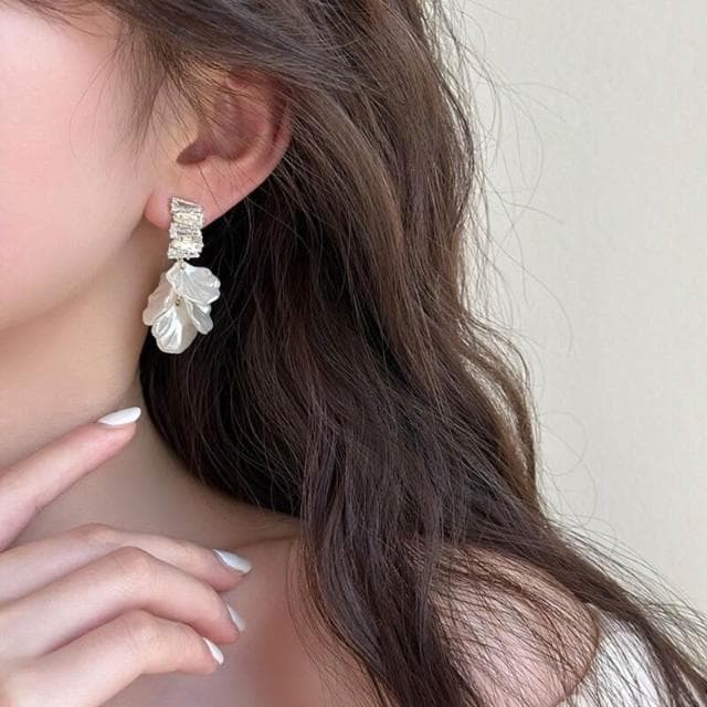 耳環流蘇貝殼花朵耳環小眾設計感高級耳墜女夏季新款耳飾耳釘 耳環耳釘耳飾女生耳環法式耳環流行百搭耳釘生日禮物貼耳耳環