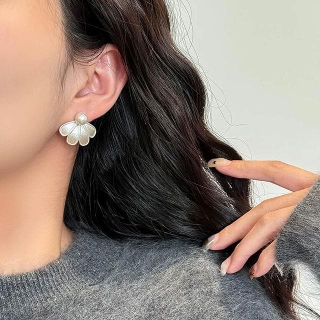 買一送一耳環新中式簡約百搭高級感輕奢氣質拉絲花瓣耳釘小眾設計感珍珠耳釘耳飾女生耳環法式耳環流行百搭耳釘生日禮物貼耳耳環