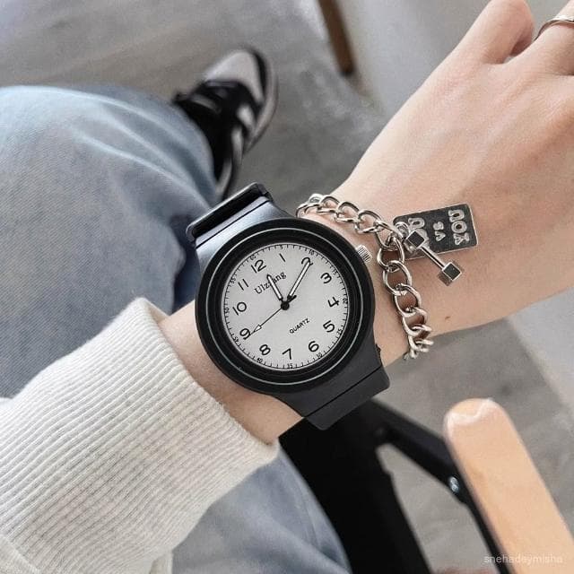 小李甄選  新款高顔值奶茶色手錶女初高中學生圓盤夜光指針式數字考試用石英