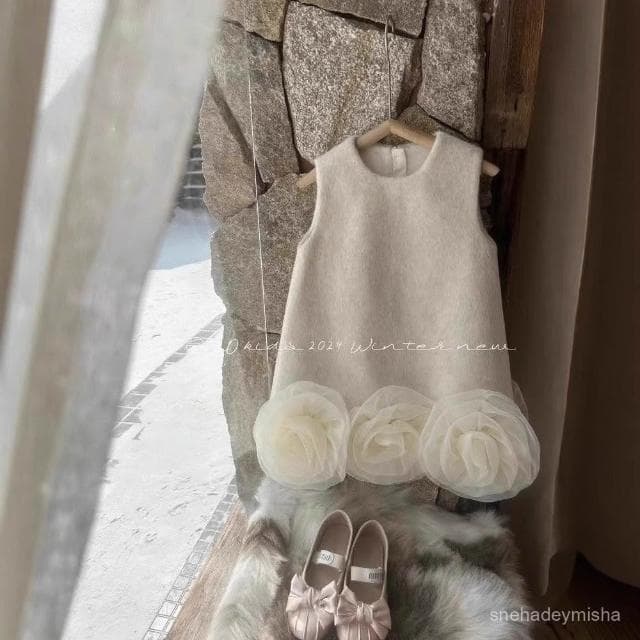 童星圓女童小香風連衣裙新款兒童秋冬女寶週嵗生日禮服花朵背心裙