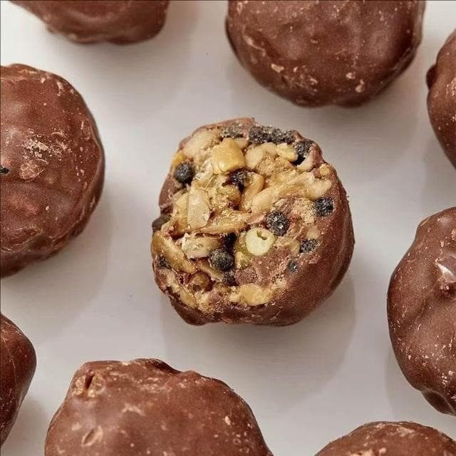  Eason巧克力堅果脆芯球 夾心脆脆兒童網紅辦公室休閒點心小吃