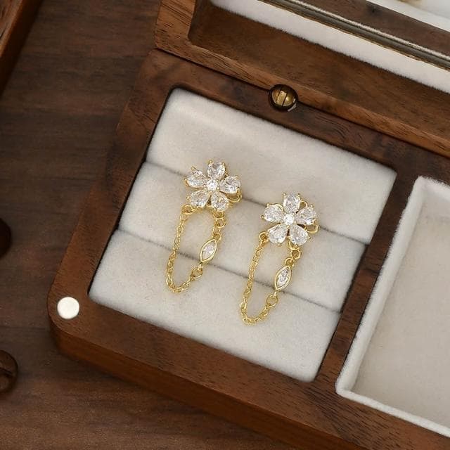 Miss Si【現貨速發】鋯石花瓣 韓國時尚設計感耳環 高級感流蘇耳釘百搭耳飾 四葉草耳環 幸運草耳針