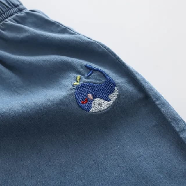 【橘魔法】輕薄水洗刺繡牛仔褲(縮口長褲 防蚊褲 大童 長褲 沙灘褲 空調褲 男童 女童 兒童 童裝)