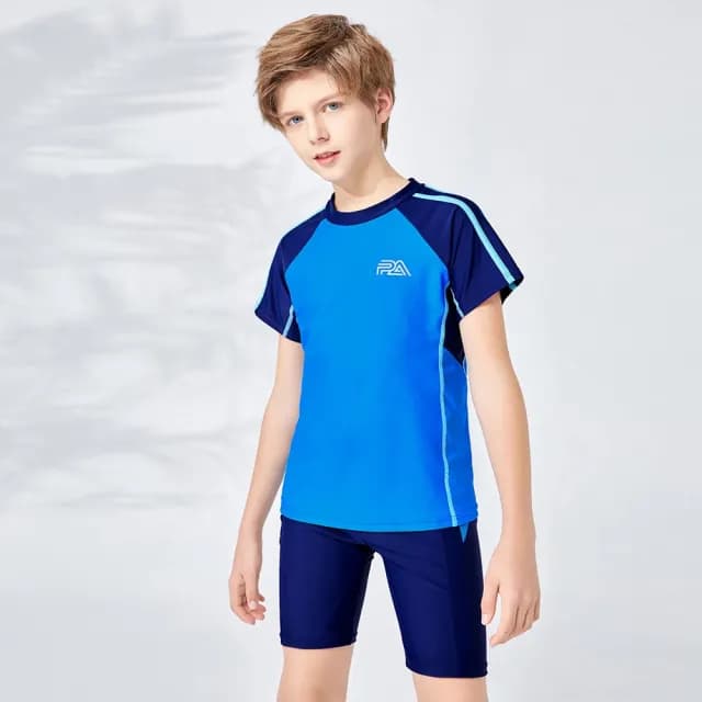 【橘魔法】大童 線條PA字母運動插肩泳衣+五分泳褲(二件式 游泳課 學生泳衣 中性款 男童 兒童 童裝)