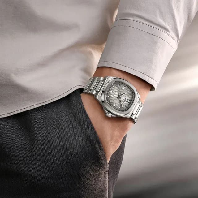 【MIDO 美度】M049.526.44.081.00 Multifort 先鋒系列 TV 大日期窗鈦金屬機械錶-漸層銀灰(M0495264408100)