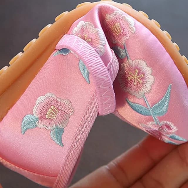 【橘魔法】女童中國風繡花鞋(旗袍搭配 鞋子 表演 抓週 大紅 新年 過年 喜宴 拜年 兒童 童裝 童鞋)