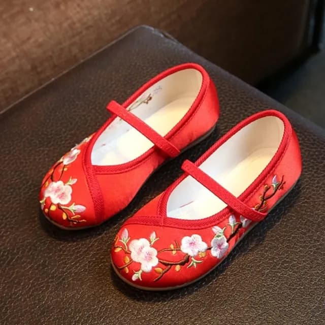 【橘魔法】女童中國風繡花鞋(旗袍搭配 鞋子 表演 抓週 大紅 新年 過年 喜宴 拜年 兒童 童裝 童鞋)