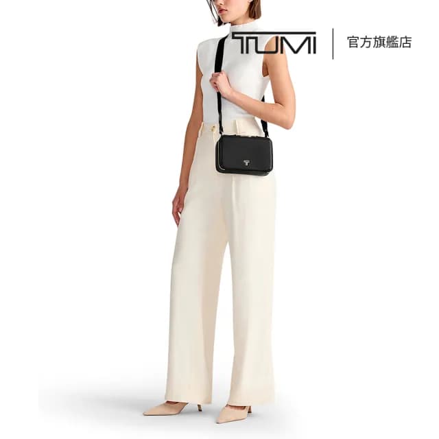 【TUMI】Voyageur Myla 斜背包/經典方包 - 淡金黑色(TUMI 官方旗艦店)