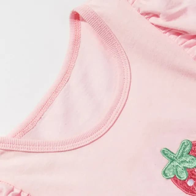 【橘魔法】草莓刺繡小飛袖上衣+粉條紋屁屁褲 套裝(短袖上衣 棉T 褲子 短褲 兒童 女童 童裝)