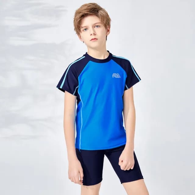 【橘魔法】大童 線條PA字母運動插肩泳衣+五分泳褲(二件式 游泳課 學生泳衣 中性款 男童 兒童 童裝)