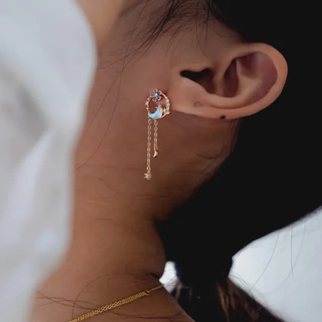 【Porabella】925純銀 月光石耳釘|花朵 月亮 流蘇設計 穿洞式耳飾| 穩定情緒 戀人之石不對襯耳環